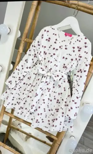 Festliches Kleid mit Gürtel Größe 140