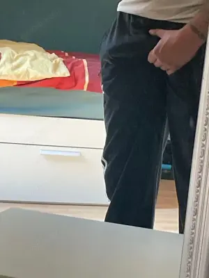 Junger Kerl sucht Frauen die sich verwöhnen lassen wollen 