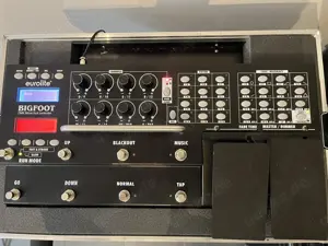 Eurolite Bigfoot DMX Pedalboard für Lichtsteuerung, im Flightcase