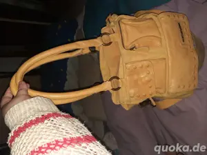 Tausche Handtasche Taschendieb Wien original gegen Marken Tasche mit Kette zb Guess 