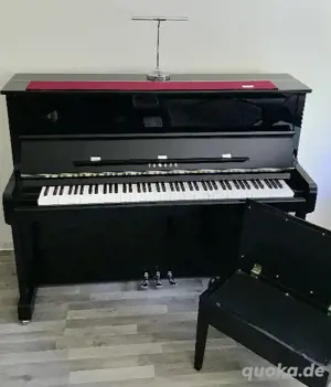 Yamaha Klavier P121-N - Hochglanz Schwarz mit Chrom - Top Zustand
