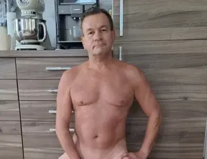 Suche Mann 18 bis 38 dessen Füße und Beine ich lecken darf