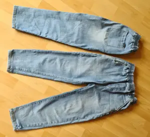 Jeanshose + Jogginghose Gr. 147