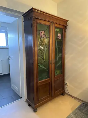 Gründerzeit-Glastüren-Schrank