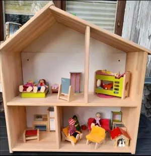 Puppenhaus inkl. Möbel von Haba und Puppen