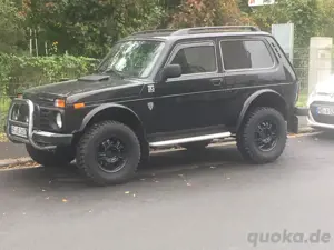 Lada Niva Bronto, in Top Zustand 8-fach bereift, incl. Offroad-Reifen