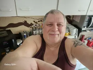 Ich suche eine heisse reife frau für heisse spiele und zusammen sich zu verwöhnen, lust ?