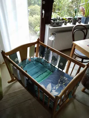Baby-Wiege aus Massiv-Holz