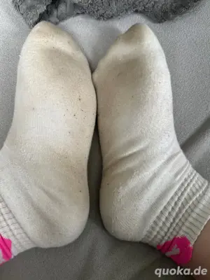 verkaufe getragene socken 