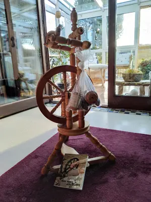 Spinnrad aus Massivholz