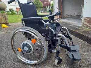 elektrischer Rollstuhl mit Extras