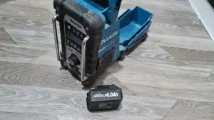Makita DMR104 DAB AM FM Baustellenradio + Akku