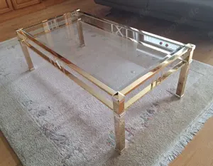 Klassische Couch- und Beistelltisch-Kombination Bild 5