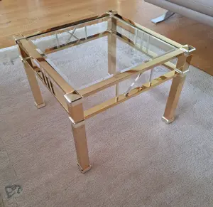 Klassische Couch- und Beistelltisch-Kombination Bild 3