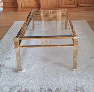 Klassische Couch- und Beistelltisch-Kombination Bild 8
