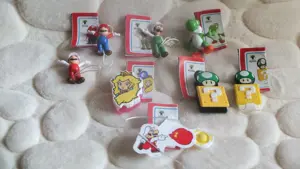 Kinder Joy - Super Mario Figuren Mario Luigi 0,80   pro Figur