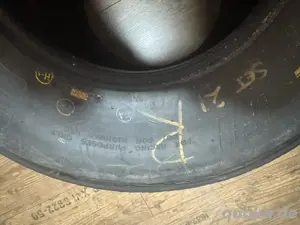 Formel 1 Reifen gebraucht mit Unterschriften
