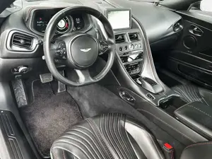 Aston Martin DB11 V8 Coupe Onyx Black Pure Black Carbon Twill Bild 3