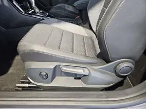 Volkswagen T-Roc Cabriolet 1.5 TSI R-Line DSG AHK LED Navi Bild 5