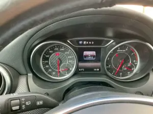 Mercedes-Benz A 45 AMG A 45 AMG 4Matic Sport Bild 2