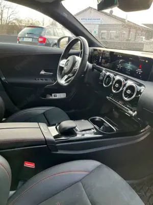 Mercedes-Benz CLA 180 Coupe Bild 3