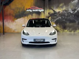 Tesla Model 3 Bild 2