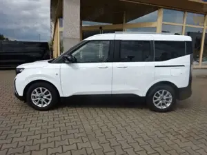 Ford Tourneo Courier 125PS Autm. Titanium  DAB+ PPS Bild 3