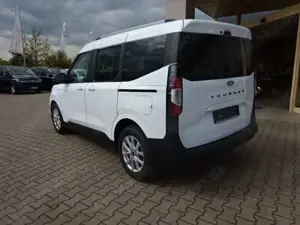 Ford Tourneo Courier 125PS Autm. Titanium  DAB+ PPS Bild 4
