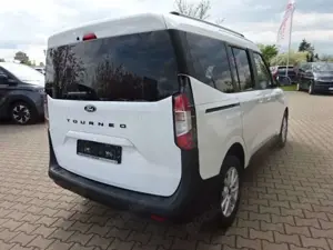 Ford Tourneo Courier 125PS Autm. Titanium  DAB+ PPS Bild 5
