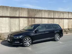 Volkswagen Passat Variant 190PS 4MOTION DSG ACC LED AHK R-Line CarPlay Leder