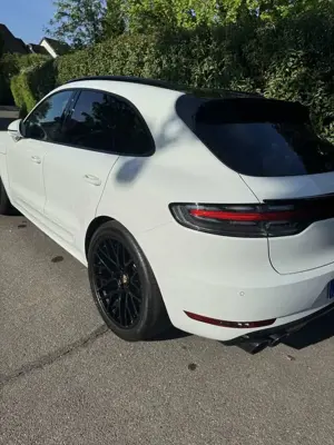 Porsche Macan Luftfahrwerk | Sportabgasanlage | Top-Zustand Bild 3