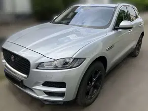 Jaguar F-Pace 25t PRESTIGE Panorama Standheizung Head-Up Bild 2