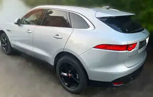 Jaguar F-Pace 25t PRESTIGE Panorama Standheizung Head-Up Bild 5