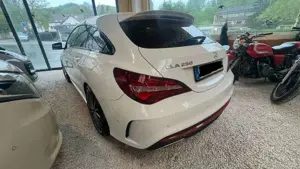 Mercedes-Benz CLA 250 Shooting Brake 4-Matic AMG Paket Bild 4