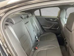 Jaguar XE P250 R-Dynamic HSE PDC vo und hi. WSS beheizt Bild 5