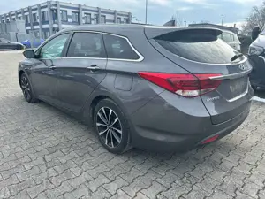 Hyundai i40 Kombi blue 1.6 CRDi DCT Trend Bild 5