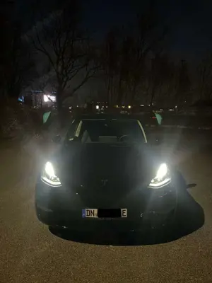 Tesla Model Y Performance Dual Motor AWD Bild 2