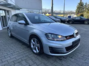 Volkswagen Golf GTI DSG PERFORMANCE*XENON*NAVI*PDC Bild 4