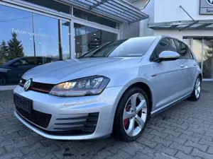 Volkswagen Golf GTI DSG PERFORMANCE*XENON*NAVI*PDC Bild 2