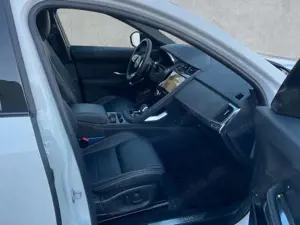 Jaguar E-Pace P250 AWD R-DYNAMIC SE  ACC LED Bild 3