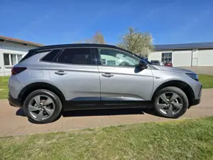 Opel Grandland GS 1.2 Turbo Aut.+Pixel LED+Allwetter Bild 4