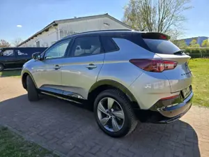Opel Grandland GS 1.2 Turbo Aut.+Pixel LED+Allwetter Bild 2