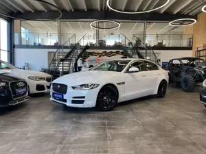 Jaguar XE Pure Lim. *NAVI*360°KAMERA*TEMPO*BI-XENON*PDC
