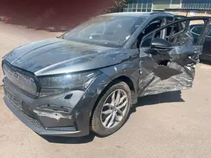 Skoda Enyaq 80 x Sportline SmartLink LED AHK PDC Klima Bild 2