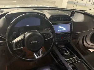 Jaguar F-Pace R-Sport AWD Bild 4