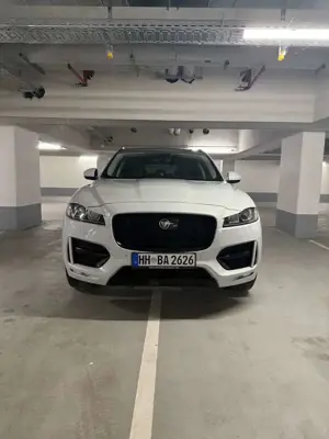 Jaguar F-Pace R-Sport AWD Bild 3
