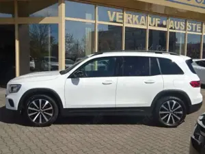 Mercedes-Benz GLB 200 7G-DCT Progressive MBUX High-End Night Bild 3