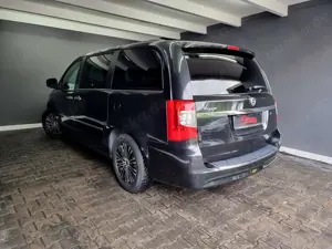 Lancia Voyager S 2,8 CRD, 7 SITZER, R-KAMERA, NAVI, PARKTRONIK Bild 4