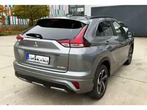 Mitsubishi Eclipse Cross Plus Select Black Hybrid 4WD 2.4 MIVEC PHEV Sport Bild 3