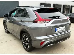 Mitsubishi Eclipse Cross Plus Select Black Hybrid 4WD 2.4 MIVEC PHEV Sport Bild 4